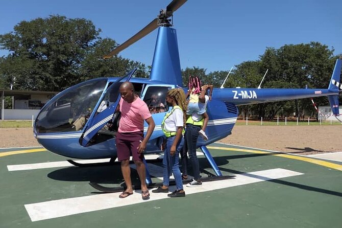 13-15 minutes Private Short Helicopter Flight - Following the falls from both sides