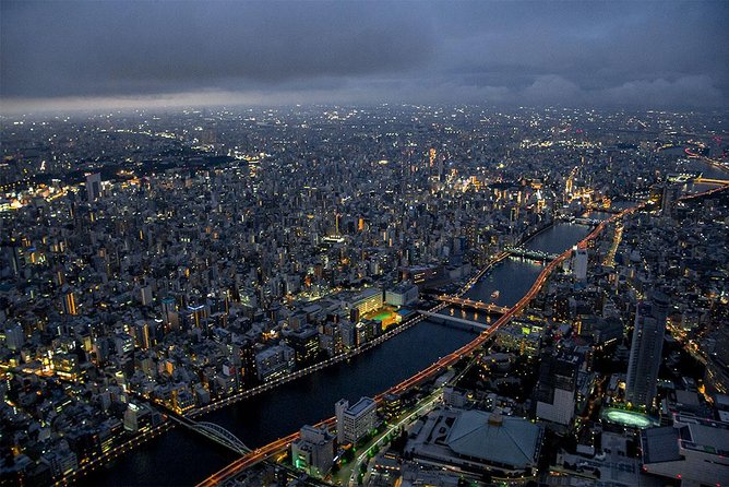 22-Min Tokyo City Lights Helicopter Tour – Skytree and Asakusa - Comfort, privacy, and the small-cabin reality