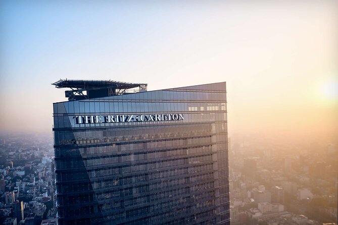 30' Mexico City Helicopter Tour - Landing at Ritz Carlton Reforma - Reforma’s towers and grand avenue