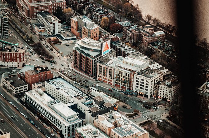 30-Min Private Helicopter Skyline Tour of Boston - The golden dome and Boston’s civic center