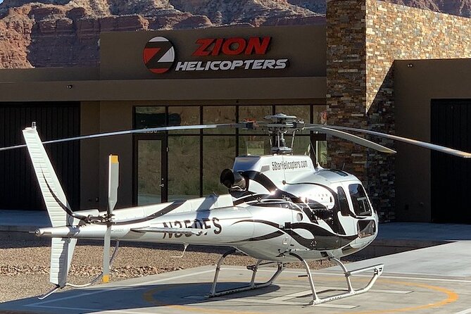 35 Mile - Zion National Park Panoramic Helicopter Flight - From Virgin to the red cliffs