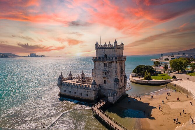 360º Lisbon: Helicopter Flight, Boat Trip and Old Town Walking - Cruising from central Lisbon to Belém