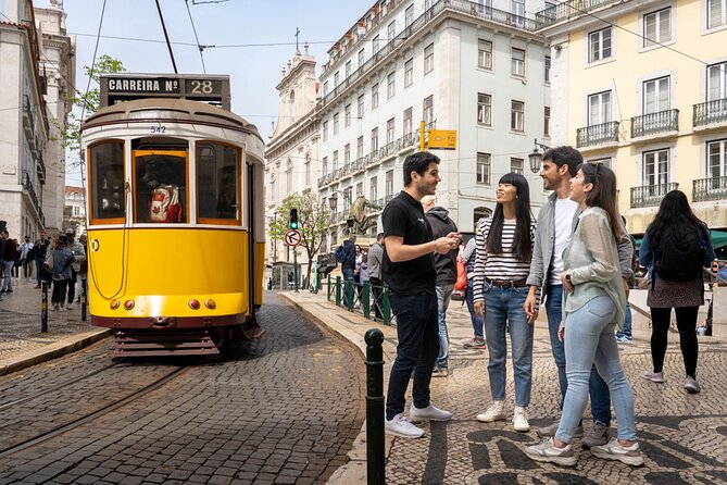 360º Lisbon: Helicopter Flight, Boat Trip and Old Town Walking - The 8-minute helicopter flight