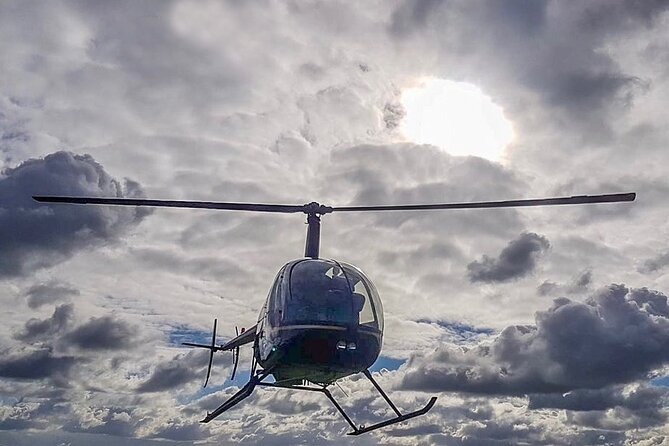 40 minute Helicopter Explorer Trial Lesson - The Redhill airfield and Surrey views