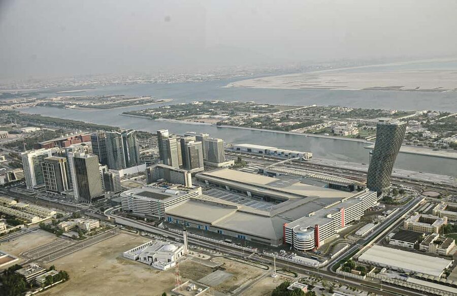 Abu Dhabi: 30min Exclusive Helicopter Tour - Crossing the Corniche toward Abu Dhabi’s landmarks