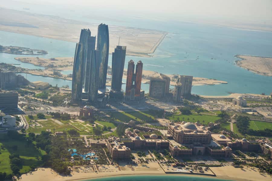 Abu Dhabi: Scenic Helicopter Tour - Al Hudayriat Island and Sheikh Zayed Sports City