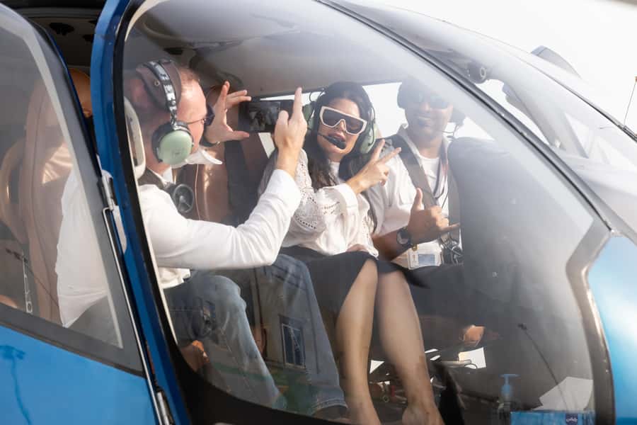 Abu Dhabi: Scenic Private Helicopter Tour - Al Hudayriat Island and Sheikh Zayed Sports City