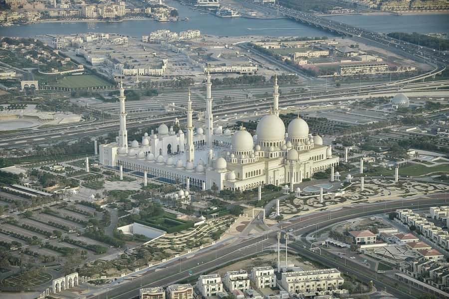 Abu Dhabi: Shared Helicopter Tour - Abu Dhabi from Mina Zayed to the Arabian Gulf