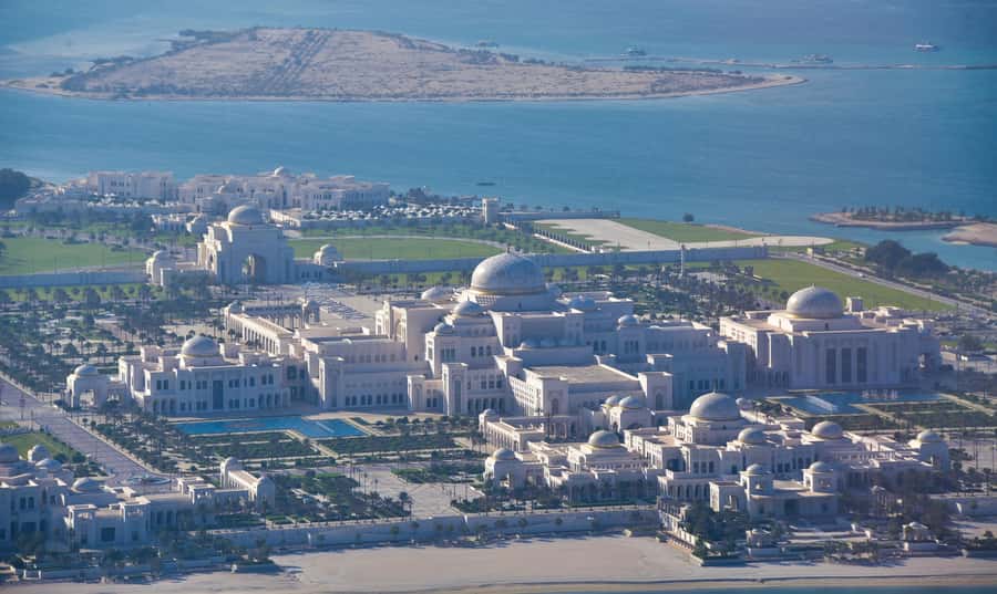 Abu Dhabi: Shared Helicopter Tour - The Sheikh Zayed Grand Mosque on the return route