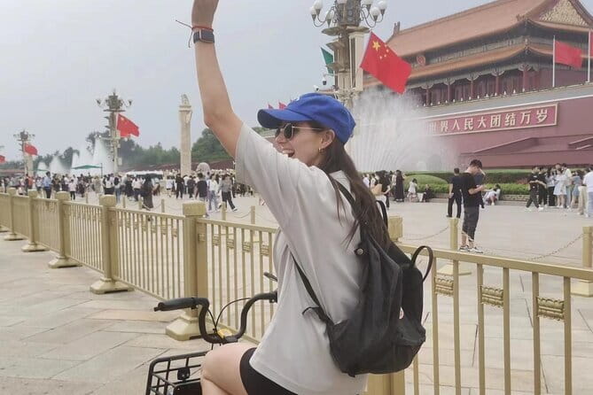 All-Inclusive Mutianyu Great Wall Hiking and Helicopter Overlook Tour - Choosing the cable car or the chairlift and toboggan
