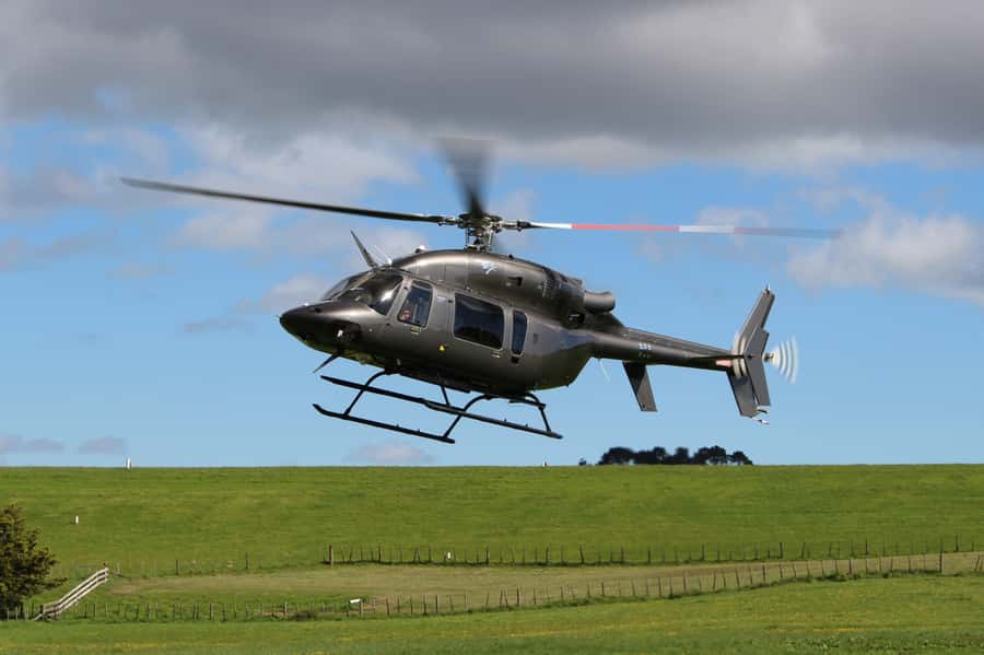 Auckland: 20min Helicopter scenic flight - City & Volcanoes - Sky Tower, Viaduct Harbour, and the city center