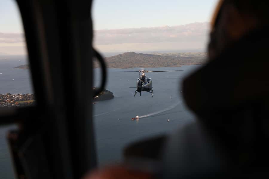 Auckland: 20min Helicopter scenic flight - City & Volcanoes - Across Devonport and the Hauraki Gulf