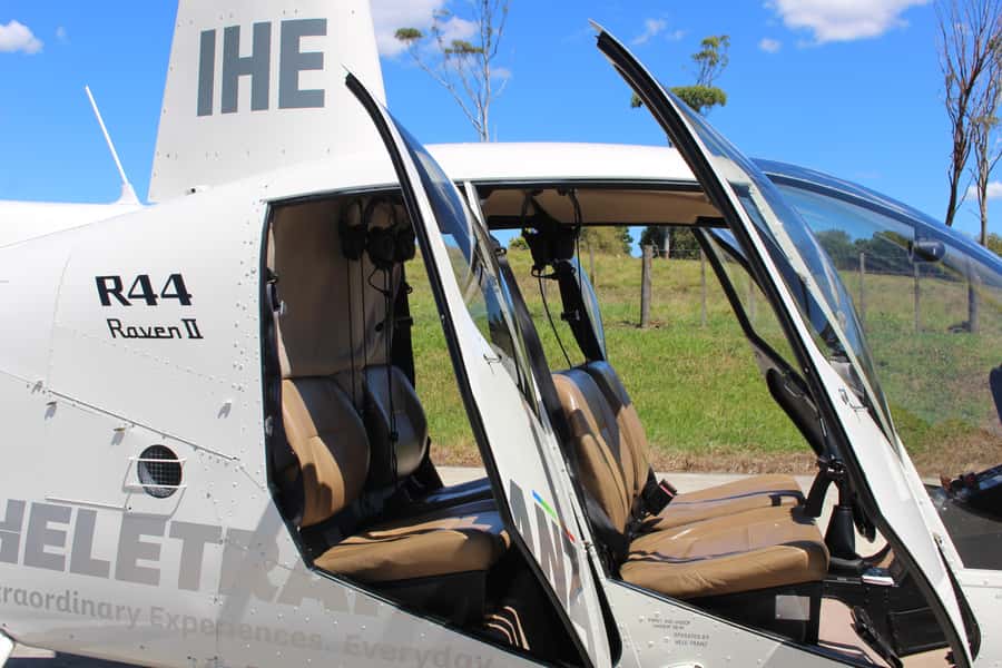 Auckland: 20min Helicopter scenic flight - City & Volcanoes - Aircraft size, seating, and group feel