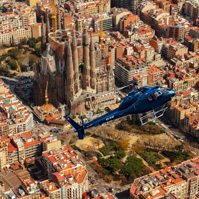 Barcelona: Panoramic Helicopter Flight & Boat Transfer - Port Vell begins the Barcelona helicopter experience