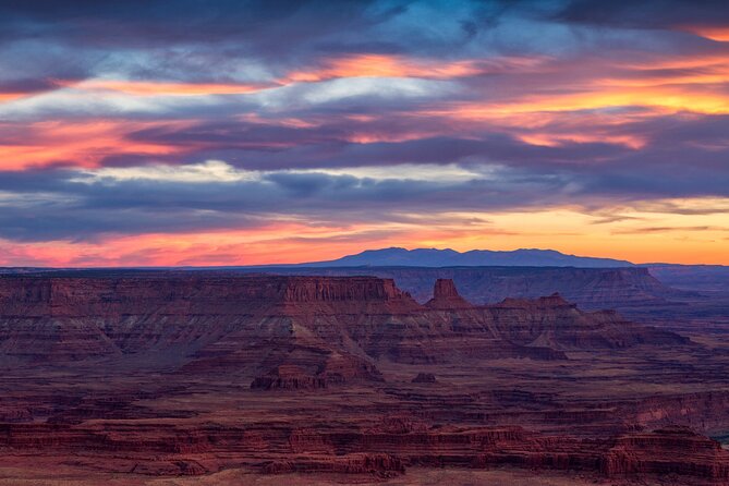 Canyon Country Sunset Helicopter Tour - 60 minutes - Golden canyon walls and changing color