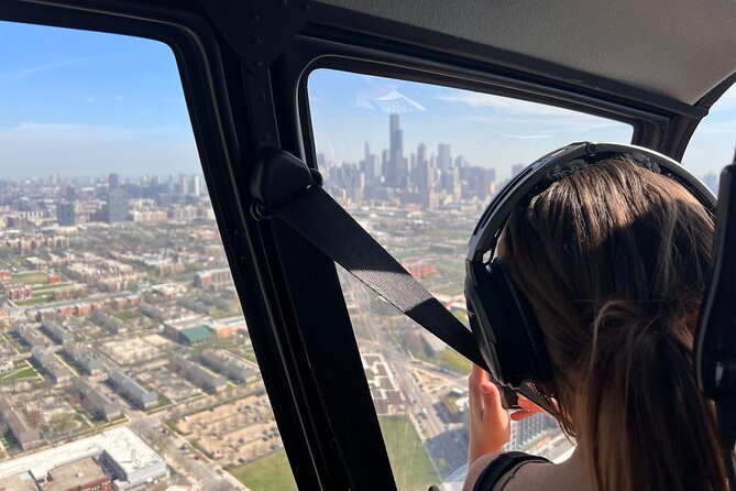 Chicago Helicopter 10-Minute Tour for up to Three Passengers - From Vertiport Chicago to the downtown skyline