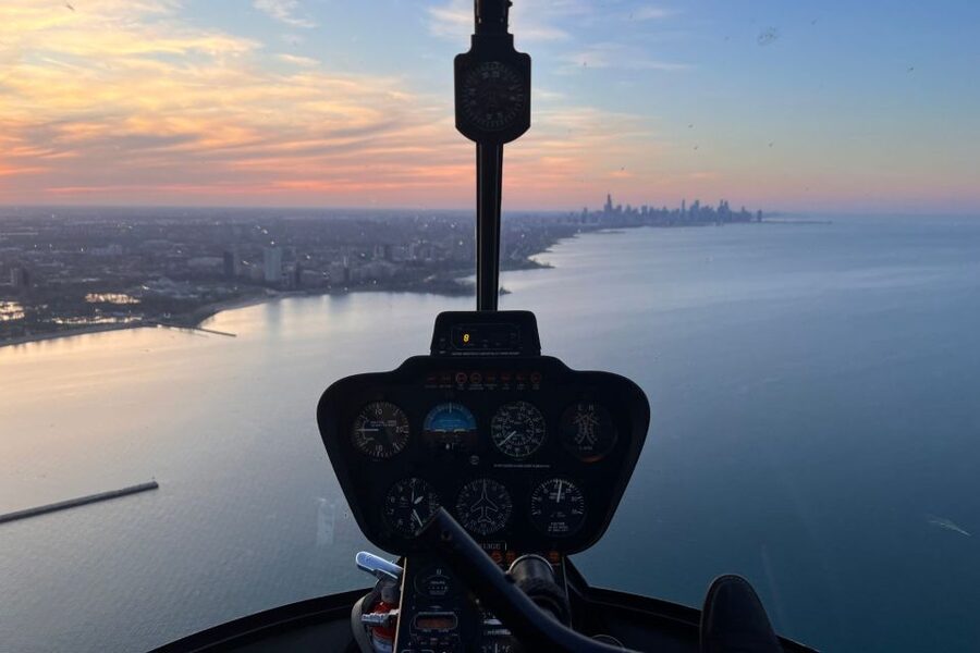 Chicago: Helicopter Tour of Chicago Skyline - Headsets, Commentary, and Photography