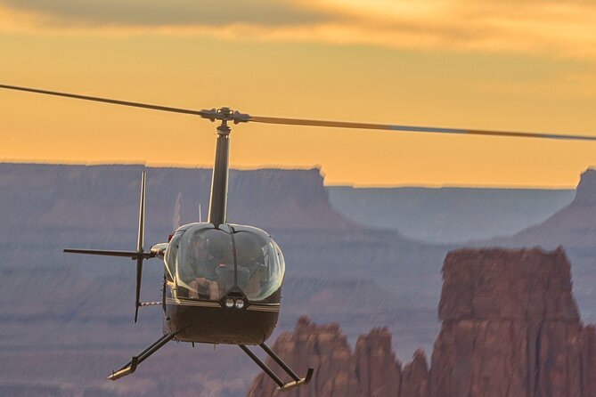 Corona Arch & Canyon Run Heli Tour - 20 minutes - A 20-minute view of Moab’s red-rock country
