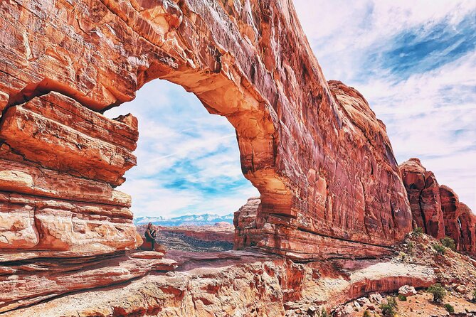 Corona Arch & Canyon Run Heli Tour - 20 minutes - Headsets make the narration useful