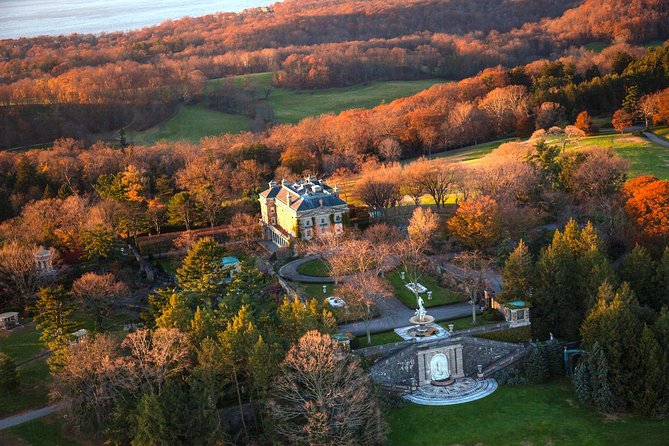 Couple's Private Hudson Valley Fall Foliage Helicopter Tour from Westchester - Cuomo Bridge, Tarrytown Lighthouse, and Sing Sing