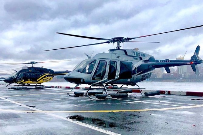 Deluxe Manhattan Helicopter Tour - From the East River Piers to the Statue of Liberty