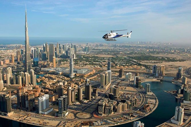 Dubai Helicopter The Vision Tour – 22 Min - The sail-shaped golf clubhouse and Jumeirah