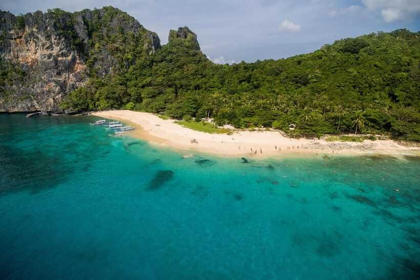 El Nido: Tour C to Hidden Beach, Helicopter Island & More - Secret Beach, reached through the rocks