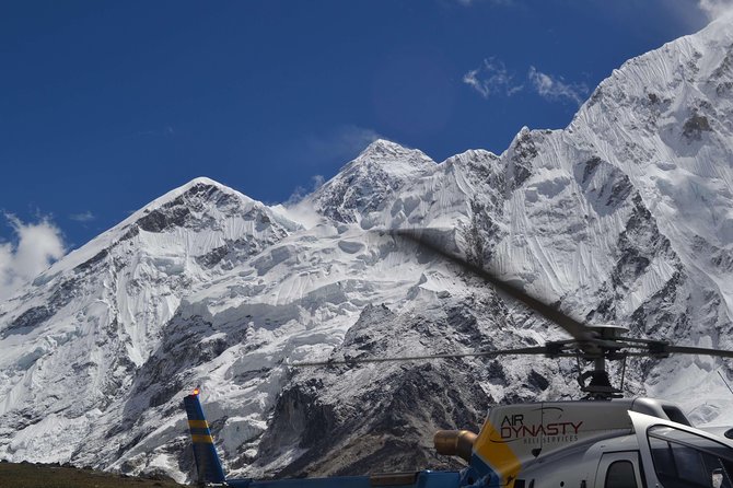 Everest Base Camp Helicopter Tour - Flying toward Everest Base Camp and Kalapatthar