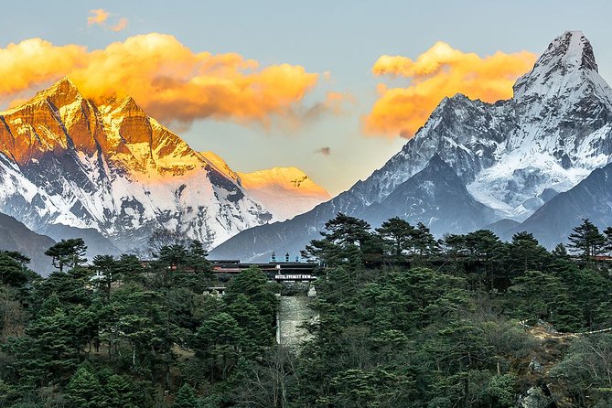 Everest Helicopter Tour with Breakfast in Hotel Everest View - The Syangboche stop and Hotel Everest View