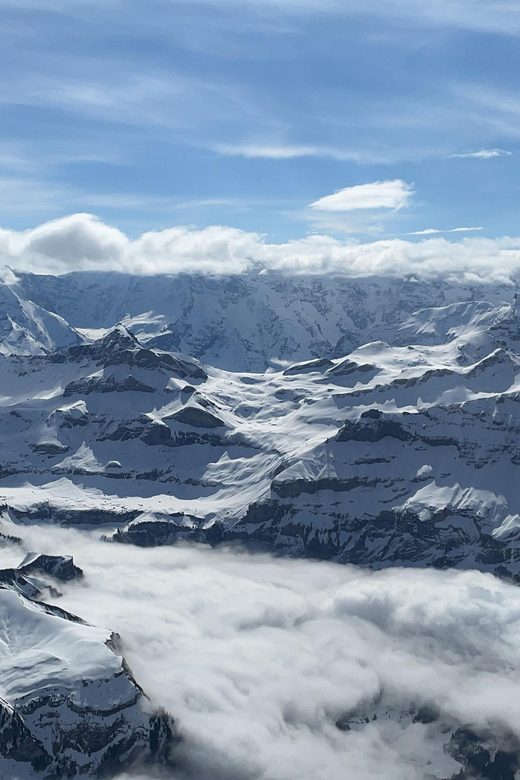 Exclusive helicopter-tour for 4 people to the Swiss Alps - A private view of the Bernese Alps