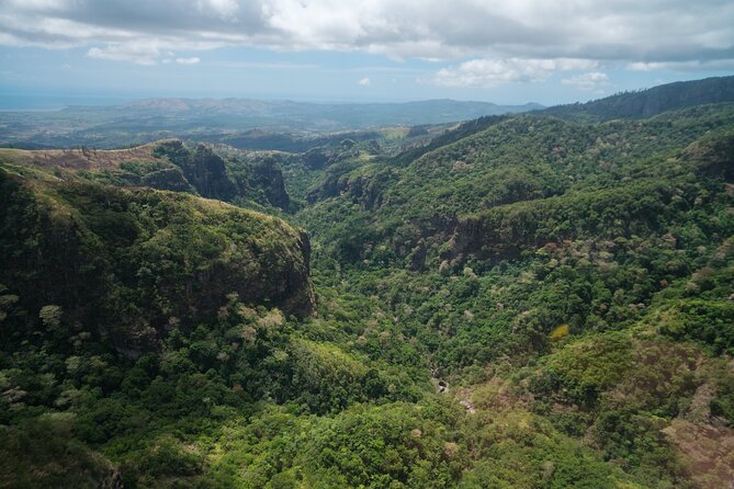 Fiji Private Helicopter Tour Sleeping Giant and Koroyanitu Heritage Park - Following the Mt. Evans Range