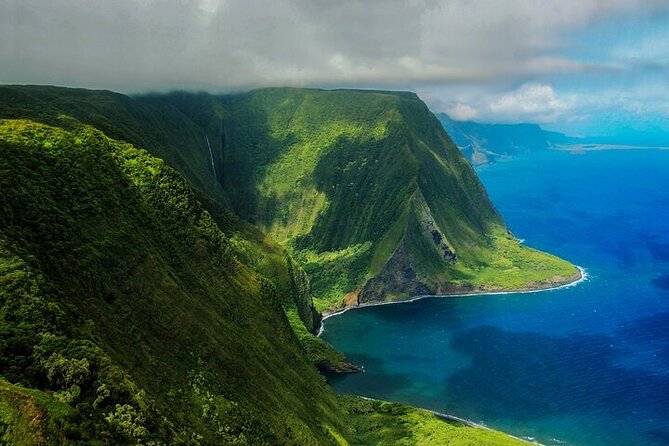 First Class Waterfalls of West Maui and Molokai Helicopter Tour - Waihee and Kahakuloa Bay