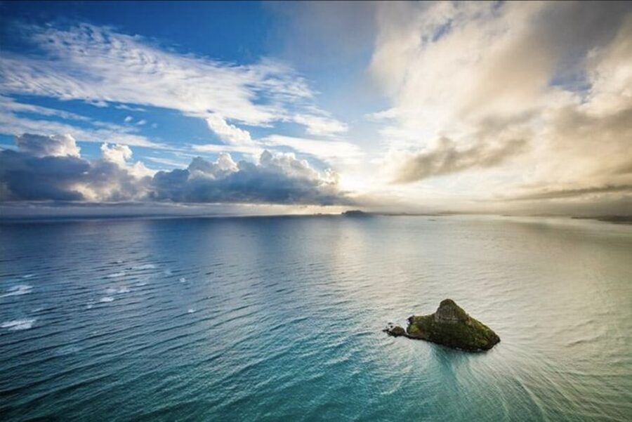 From Honolulu: Oahu 60min Helicopter Tour with Doors Off/On - North Shore, Banzai Pipeline, and Waimea Bay