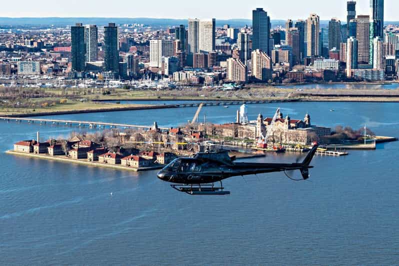 From New Jersey: NYC Skyline Helicopter Tour - A small aircraft and a 30-minute view