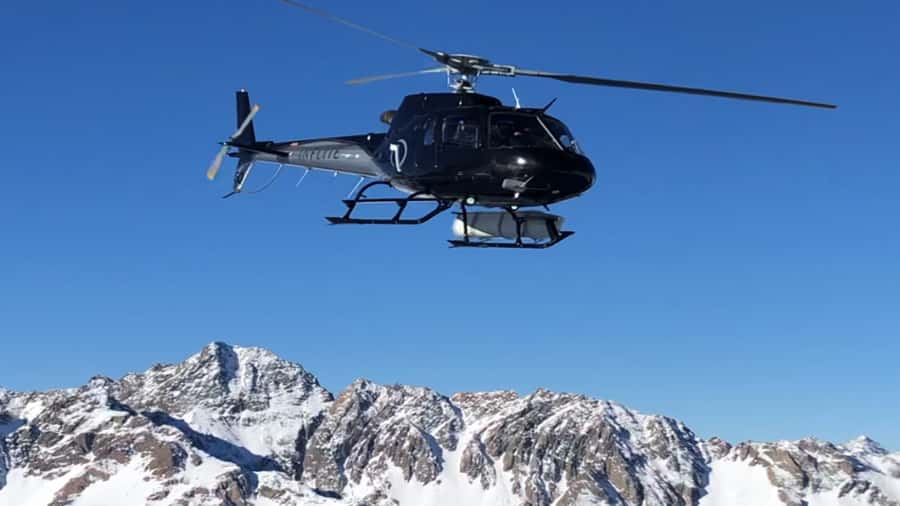 From Queenstown: Mount Cook Heli-Hike and Bus Tour Combo - Cromwell, Lindis Pass, and the Omarama break