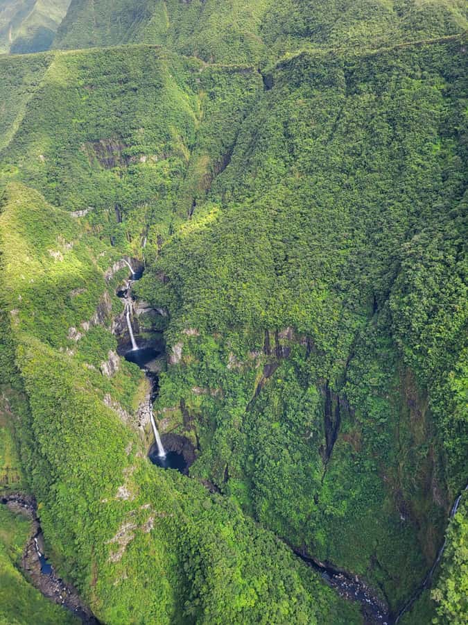 From St Pierre: helicopter flight over the whole of Reunion Island - Piton de la Fournaise and the volcanic southeast