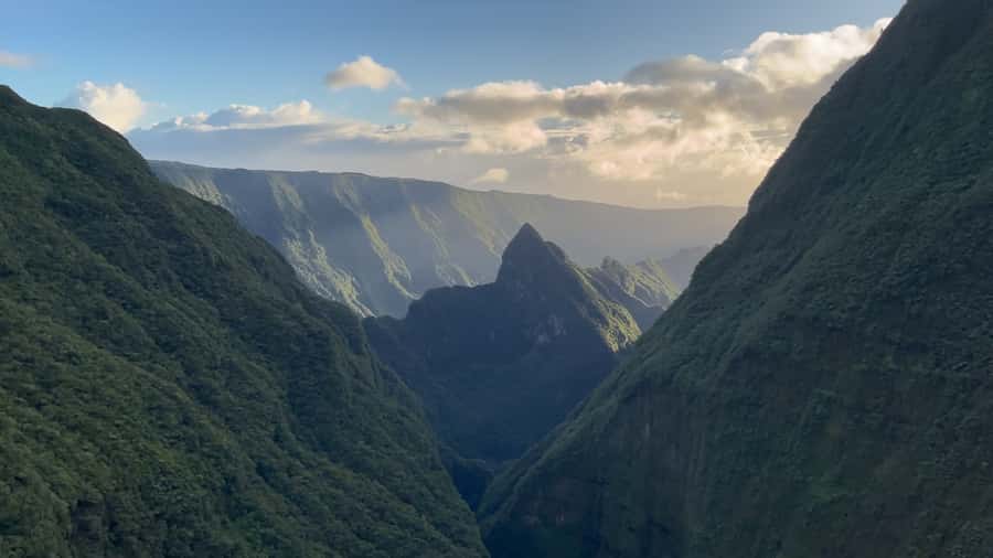 From St Pierre: helicopter flight over the whole of Reunion Island - Cilaos, the first great mountain bowl