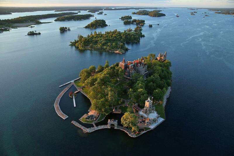 Gananoque: Helicopter Tour with Craft Brewery Stop and Lunch - The 30-minute flight over castles and wrecks