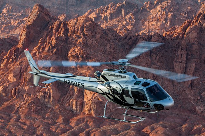 Grand Canyon Helicopter Flight with Sunset Valley of Fire Landing - The return flight and Las Vegas lights