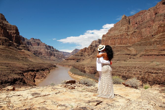Grand Canyon Helicopter Wedding - The flight over Lake Mead and Hoover Dam