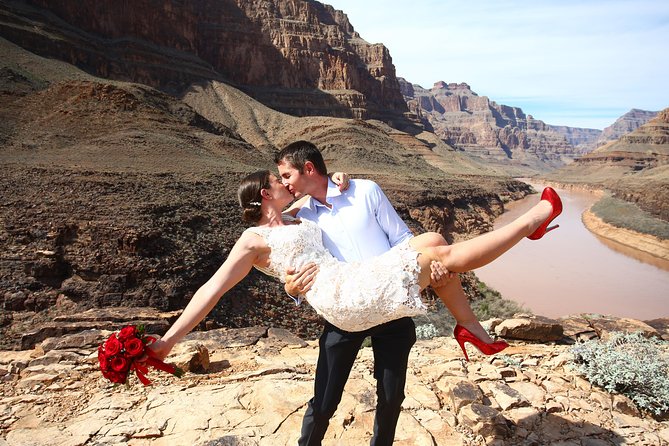 Grand Canyon Helicopter Wedding - Grand Canyon West and the ceremony bluff