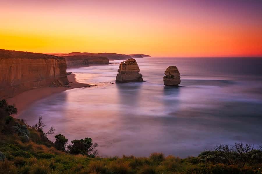 Great ocean road Reverse & Helicopter Experience Group Tours - The Twelve Apostles in 45 minutes