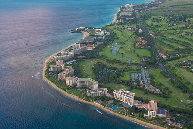 Hawaiian Odyssey: Maui, Molokai & Lanai Scenic Helicopter Tour - Live commentary makes the fast route easier to follow
