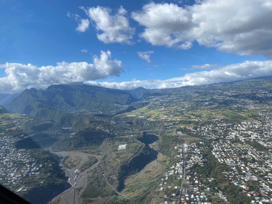Helicopter flight from St Pierre over Réunion's 3 cirques - Salazie and the waterfalls of Trou de Fer