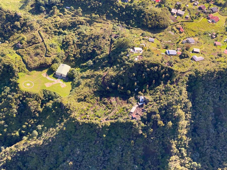Helicopter flight from St Pierre over Réunion's 3 cirques - What the shared helicopter format means