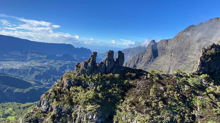 Helicopter flight over Reunion's volcanoes and cirques from St Pierre - Cilaos and Piton des Neiges