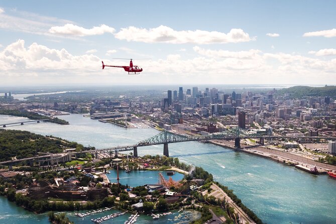 Helicopter Tour Over Montreal - What the pilot and private format add