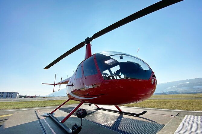 Helicopter tour to the Stockhorn mountain, with great view to the Swiss Alps - Thun, its castle, and the Bernese Alps