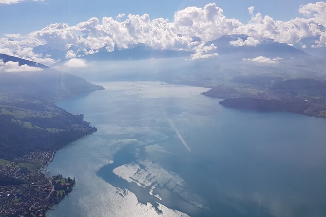 Helicopter tour to the Stockhorn mountain, with great view to the Swiss Alps - Pilot commentary and the comfort factor