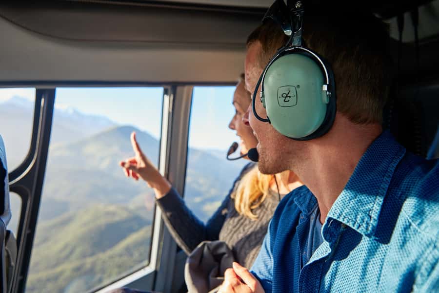 Kaikōura: 45-Minute Whale Watching Helicopter Tour - Looking for whales over Kaikōura’s deep Pacific waters